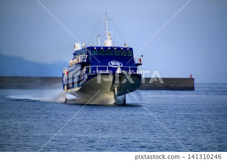 A jetfoil speeds along on its wings, exhilarating as it enters Atami Port. A jetfoil speeds along on its wings, exhilarating as it enters Atami Port. 141310246