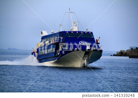 A jetfoil speeds along on its wings, exhilarating as it enters Atami Port. A jetfoil speeds along on its wings, exhilarating as it enters Atami Port. 141310248