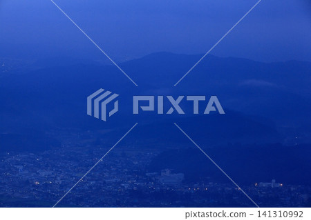 Dawn scenery in Tono City, Iwate Prefecture 141310992