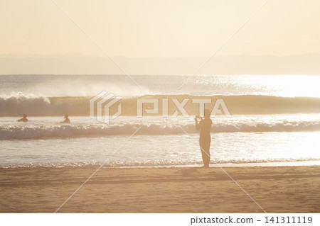 湘南久沼海灘：日落時分的海與剪影 141311119