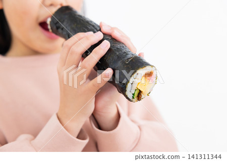 Family to eat Ehomaki Family to eat Ehomaki 141311344