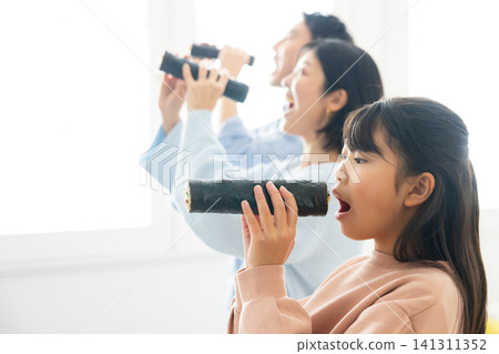Family to eat Ehomaki Family to eat Ehomaki 141311352