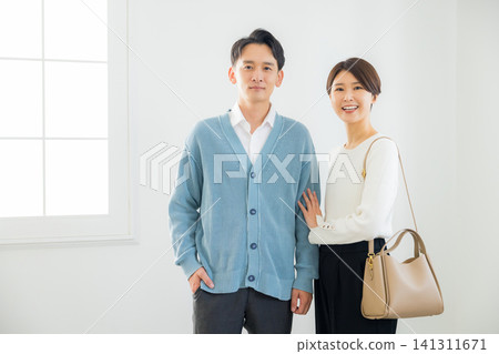 couple staring at each other 141311671