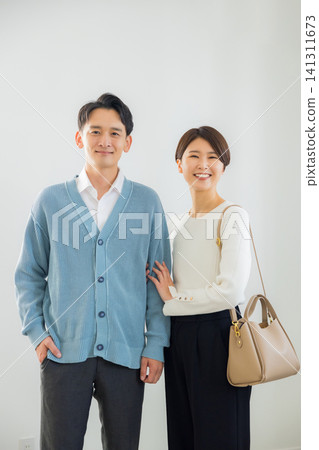 couple staring at each other 141311673