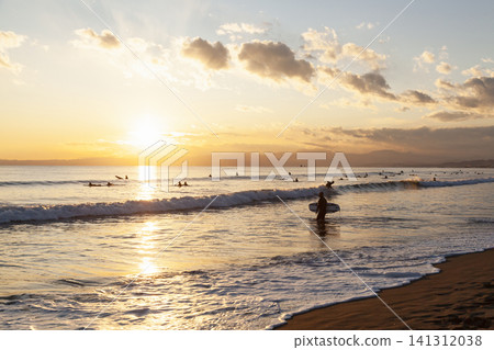 湘南久沼海灘:美麗的日落和大海 湘南久沼海灘:美麗的日落和大海 141312038