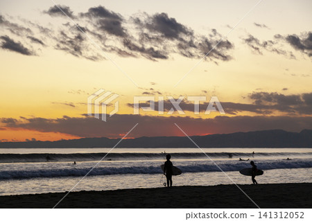 Shonan Kugenuma Beach: The sky and sea after sunset 141312052