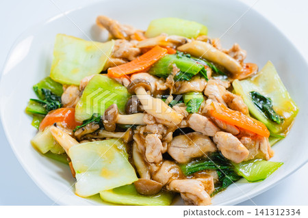 Stir-fried pork and bok choy with oyster sauce 141312334