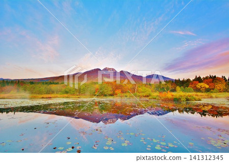 Autumn foliage at Imori Pond in Myoko Kogen, Myoko City, Niigata Prefecture; and snow-capped Mt. Myoko. Autumn foliage at Imori Pond in Myoko Kogen, Myoko City, Niigata Prefecture; and snow-capped Mt. Myoko. 141312345