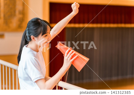 A female student in gym clothes cheering with a megaphone in the gym (cheer, cheer, do your best) A female student in gym clothes cheering with a megaphone in the gym (cheer, cheer, do your best) 141312385