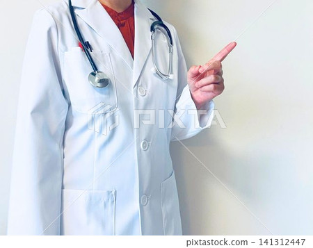 Doctor pointing Doctor pointing 141312447