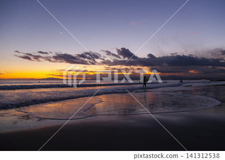 Shonan Kugenuma Beach: Surfers in the twilight sky after sunset Shonan Kugenuma Beach: Surfers in the twilight sky after sunset 141312538