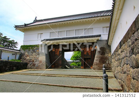 小田原城的銅門,這座看似堅不可摧的堡壘,是北條氏的總部,也被稱為「無敵之城」。 小田原城的銅門,這座看似堅不可摧的堡壘,是北條氏的總部,也被稱為「無敵之城」。 141312552