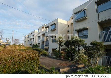 Scenery around Rakuro Heights (apartment complex) near Mitsukyo Station in Seya Ward, Yokohama City. Scenery around Rakuro Heights (apartment complex) near Mitsukyo Station in Seya Ward, Yokohama City. 141312770