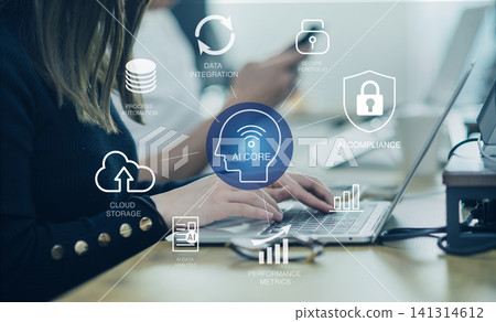 AI-Core平台應用程式:一名女性的手正在操作電腦。 AI-Core平台應用程式:一名女性的手正在操作電腦。 141314612