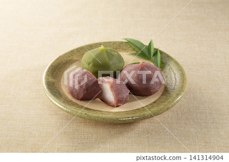 土洋麻糬有兩種口味:順滑豆沙餡和抹茶豆沙餡。 土洋麻糬有兩種口味:順滑豆沙餡和抹茶豆沙餡。 141314904