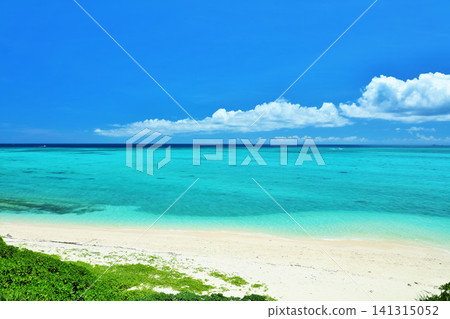 沖繩夏日的藍天和池間島的大海 141315052