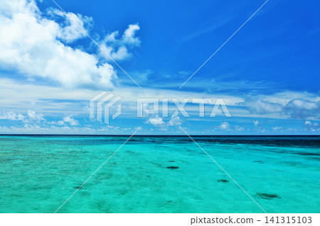 沖繩宮古島 夏日藍天與大海 沖繩宮古島 夏日藍天與大海 141315103