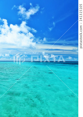 沖繩宮古島 夏日藍天與大海 沖繩宮古島 夏日藍天與大海 141315105