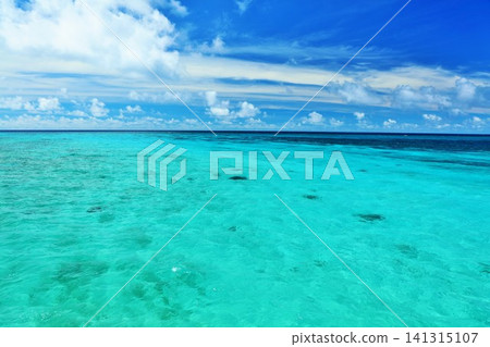 沖繩宮古島 夏日藍天與大海 沖繩宮古島 夏日藍天與大海 141315107