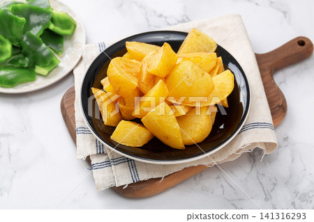 golden Deep Fried Potato Wedges Ingredient for Di San Xian Recipe golden Deep Fried Potato Wedges Ingredient for Di San Xian Recipe 141316293