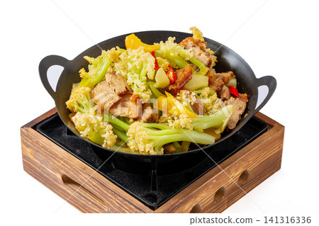 griddle Fried Cauliflower Slices with Crispy Pork Belly and Chili Peppers griddle Fried Cauliflower Slices with Crispy Pork Belly and Chili Peppers 141316336
