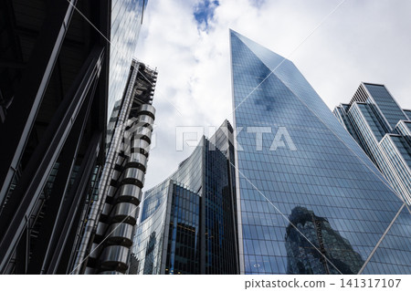 Contemporary corporate architecture with glass facades in the City of London Contemporary corporate architecture with glass facades in the City of London 141317107