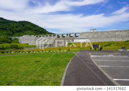 Tobetsu Dam on a sunny day 141317682