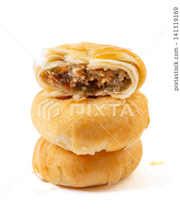flaky Suzhou style mooncake with savory salt and pepper spice filling flaky Suzhou style mooncake with savory salt and pepper spice filling 141319169