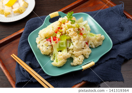 chinese Stir-Fried Cauliflower with Garlic, Simple Vegetarian Chao Hua Cai chinese Stir-Fried Cauliflower with Garlic, Simple Vegetarian Chao Hua Cai 141319364