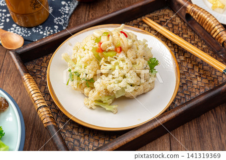 chinese Stir-Fried Cauliflower with Garlic, Simple Vegetarian Chao Hua Cai 141319369