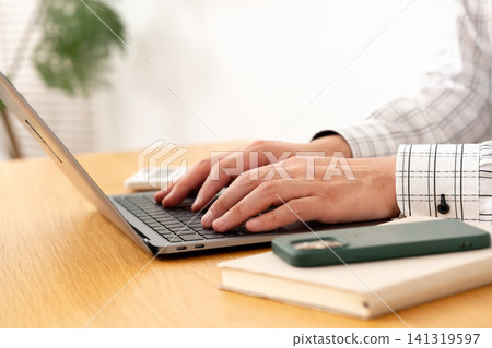 PC man at hand PC man at hand 141319597
