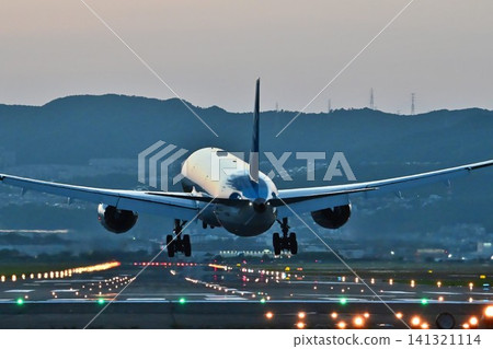Osaka Airport Senri River Embankment Powerful Nighttime Landing Scenery Osaka Airport Senri River Embankment Powerful Nighttime Landing Scenery 141321114