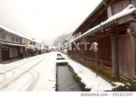 佐馬街道熊川宿的雪景：“國家指定傳統建築群重要保存地區” 141321197