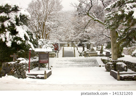 佐馬街道熊川宿松木神社的雪景 / 國家指定重要傳統建築群保存地 佐馬街道熊川宿松木神社的雪景 / 國家指定重要傳統建築群保存地 141321203