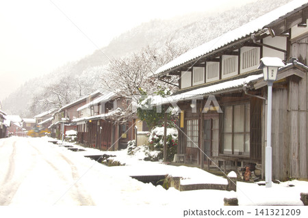 Snowscape of Kumagawa-juku on the Saba Kaido Road: "Nationally Designated Important Preservation District for Groups of Traditional Buildings" Snowscape of Kumagawa-juku on the Saba Kaido Road: "Nationally Designated Important Preservation District for Groups of Traditional Buildings" 141321209