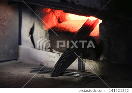 Heating materials in a furnace Heating materials in a furnace 141321222