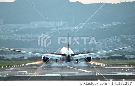 Osaka Airport Senri River Embankment Powerful Nighttime Landing Scenery Osaka Airport Senri River Embankment Powerful Nighttime Landing Scenery 141321237