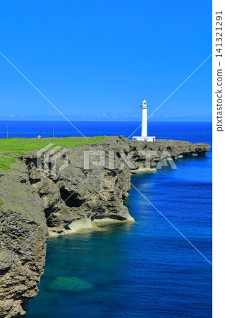 [Okinawa Prefecture] Zanpa Cape Lighthouse and the East China Sea under a clear sky 141321291
