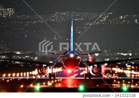Osaka Itami Airport, Senrigawa Embankment, A321 nighttime takeoff, charcoal briquettes. Osaka Itami Airport, Senrigawa Embankment, A321 nighttime takeoff, charcoal briquettes. 141322116