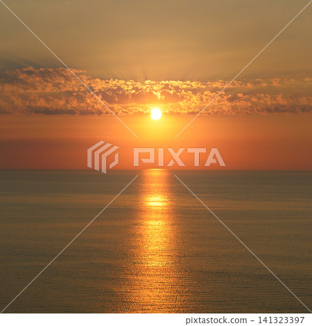Scenic Sunset on Sea Surface with Bright Solar Reflection Scenic Sunset on Sea Surface with Bright Solar Reflection 141323397