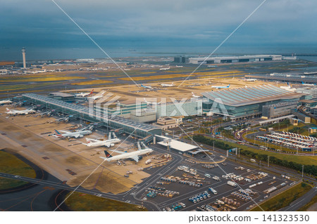 從飛機上看到的東京羽田機場。 141323530