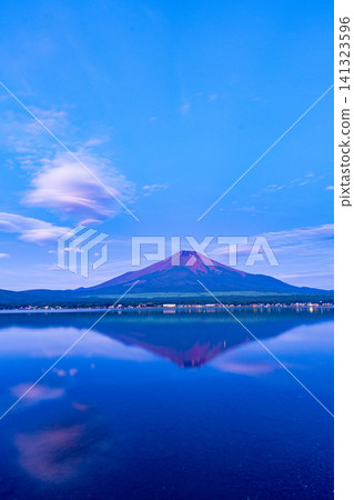 【山中縣】清晨的山中湖和富士山 【山中縣】清晨的山中湖和富士山 141323596