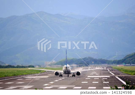 Airplane landing 141324598