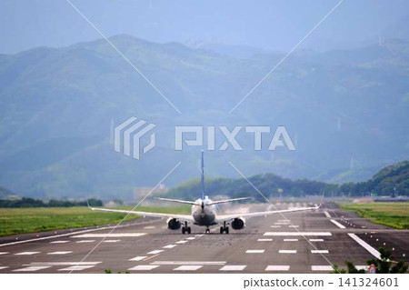 Airplane landing Airplane landing 141324601