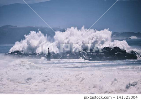 Typhoon wave 141325004