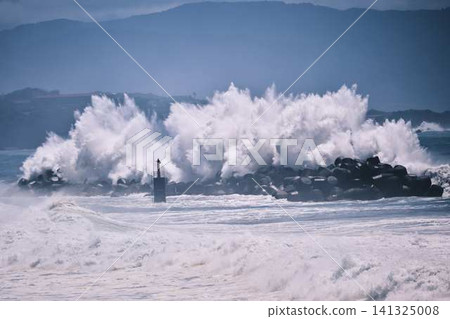 Typhoon wave 141325008
