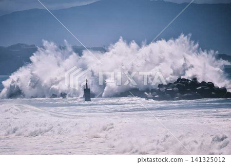 Typhoon wave Typhoon wave 141325012