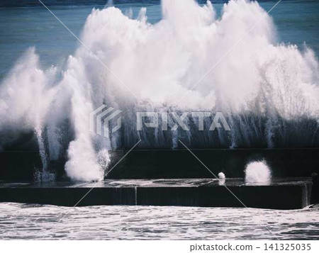 Typhoon wave Typhoon wave 141325035