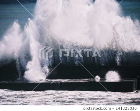 Typhoon wave Typhoon wave 141325036