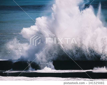 Typhoon wave Typhoon wave 141325081